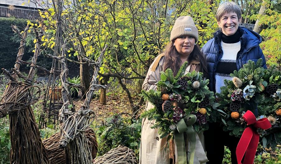 christmas wreath attendees