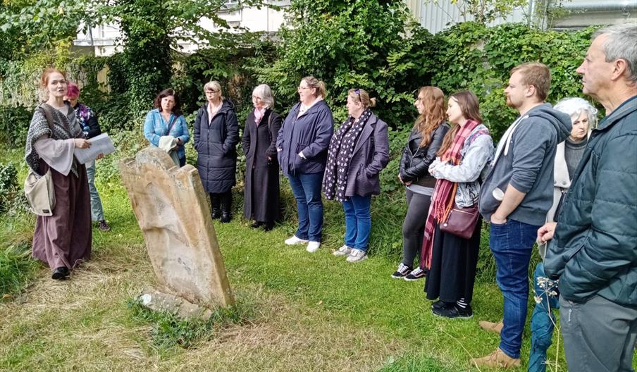 Friar’s Bush Ancient Graveyard Tour – Whistlestop Tour