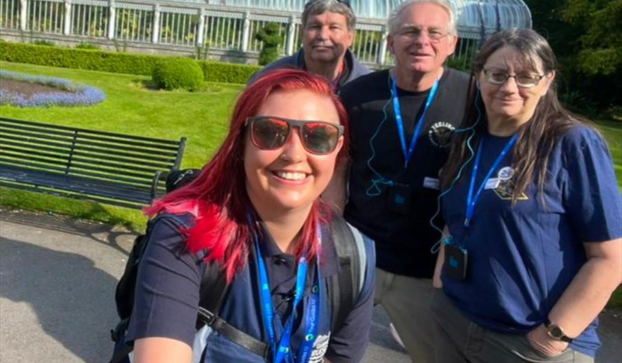 Tour guides selfie with botanic green house in the background