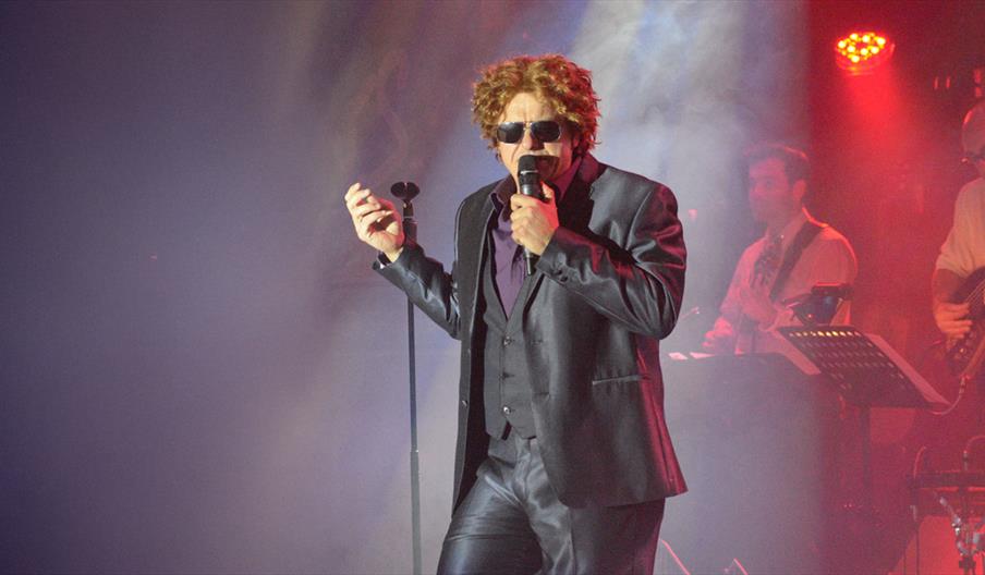 Darren as Simply Red